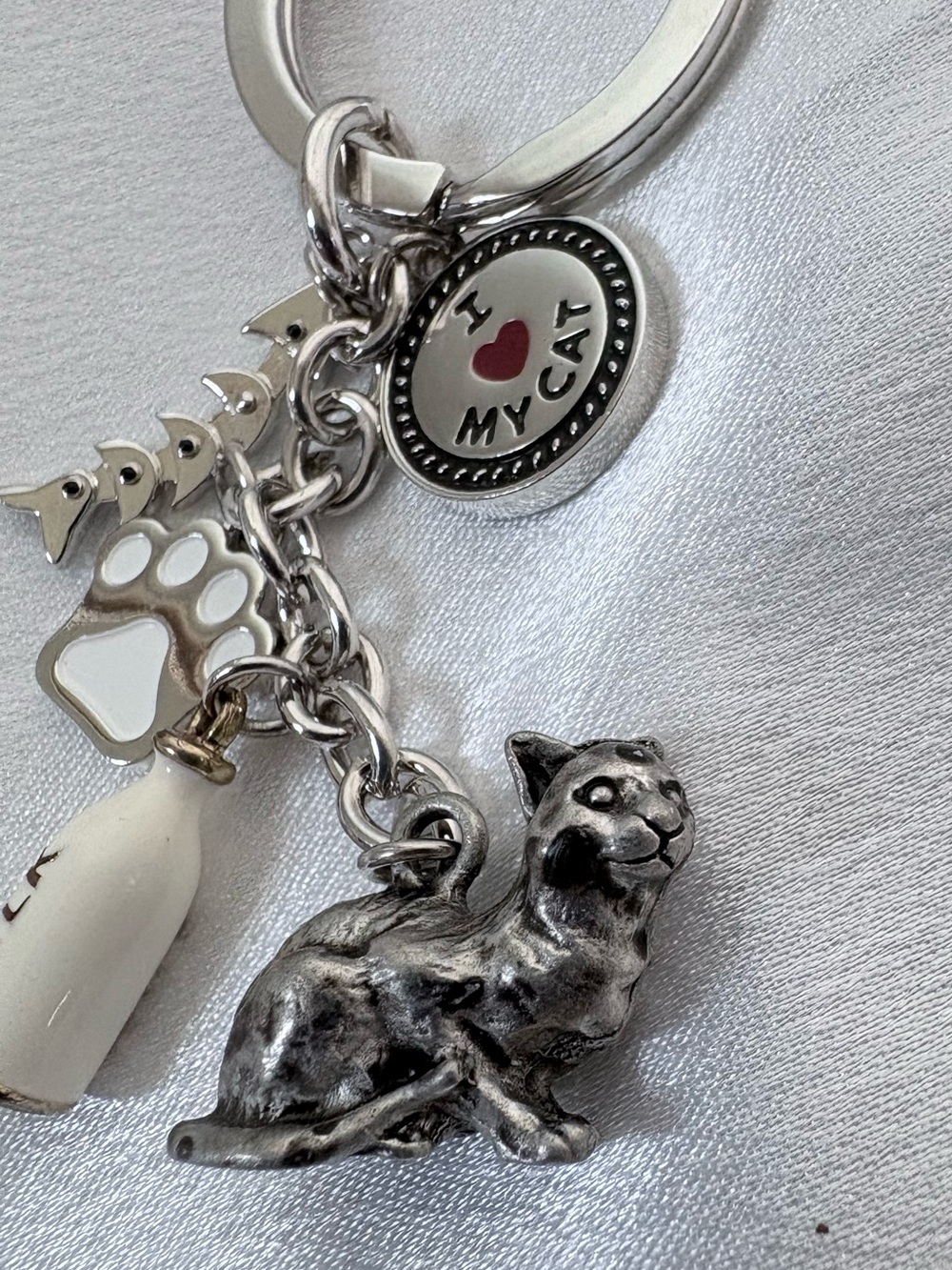 Little Gifts NWT I Heart My Cat Metal Charm Keychain 5 Dangle Charms Pewter - Picture 2 of 5